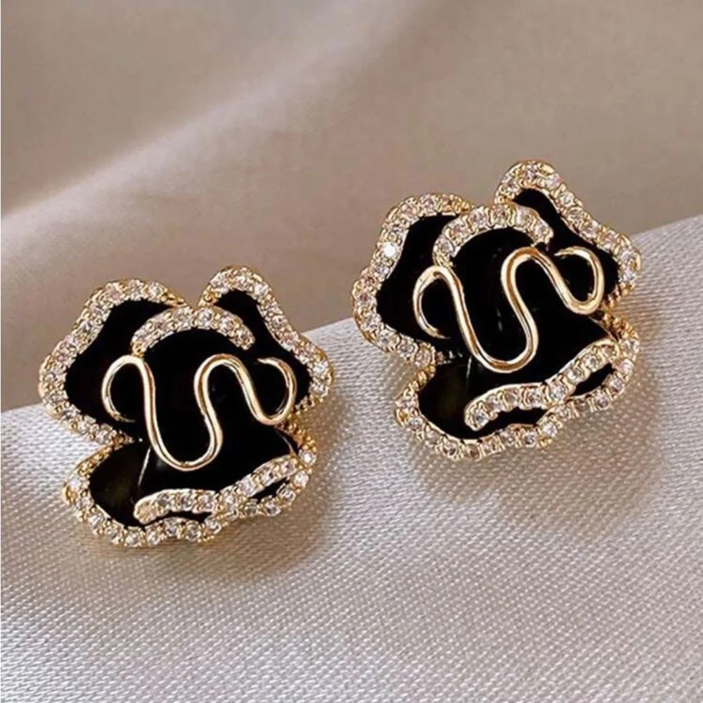 BRAND NEW🖤Vintage French Design Luxurious Rhinestone Floral Stud Earrings - Picture 1 of 5